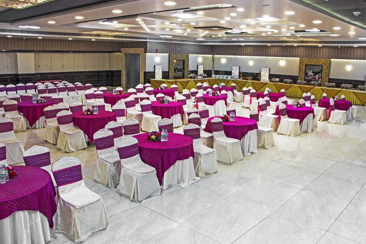 The Avr Hotels & Banquets Patna  Bagian luar foto
